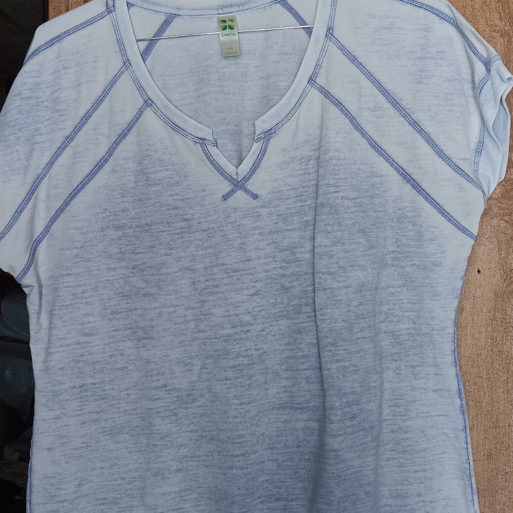 GREEN TEA WOMEN'S TOP. SIZE LG.